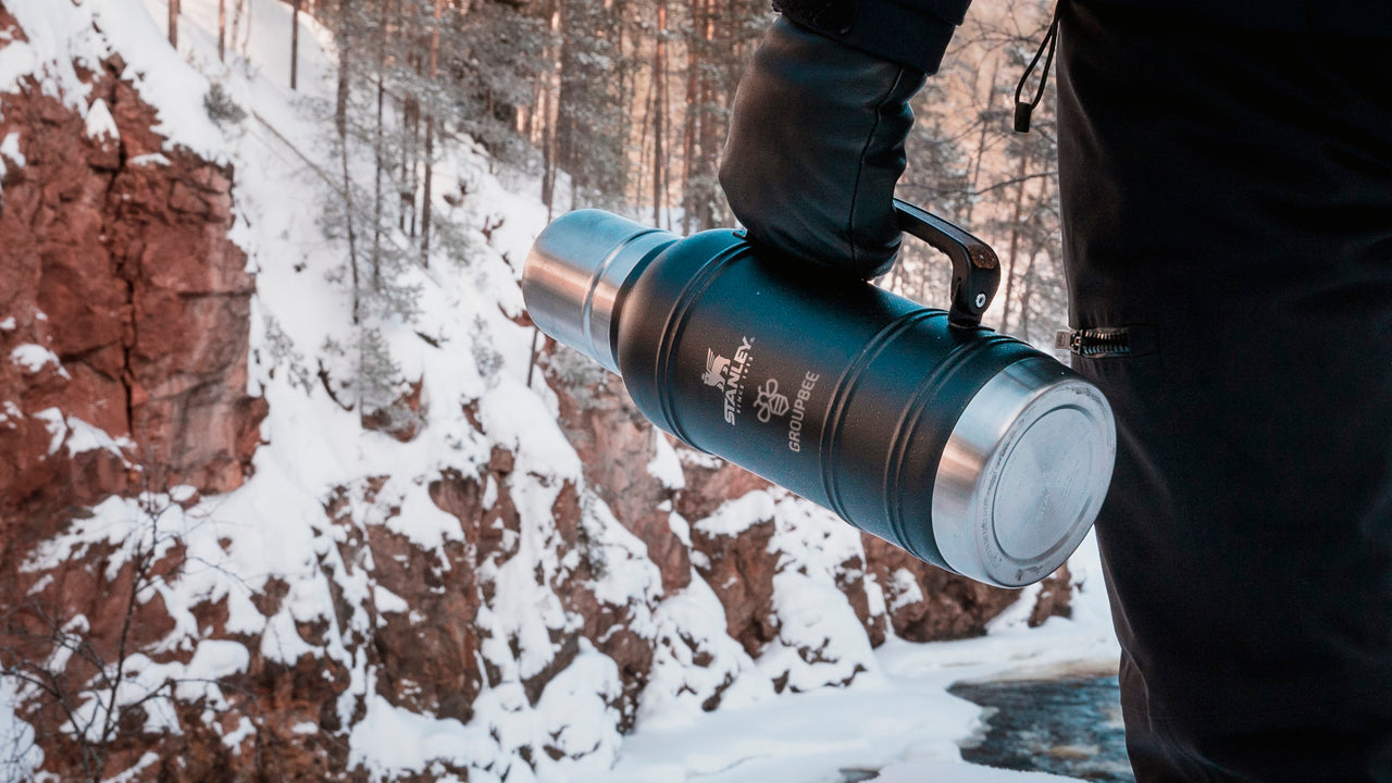 Stanley termospullossa logokaiverrus.